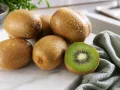 Kiwis con piel