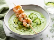 CREMA DE PEPINO CON BROCHETA DE GAMBAS