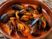 MEJILLONES AL VAPOR DE CERVEZA, EN ESCABECHE ROJO