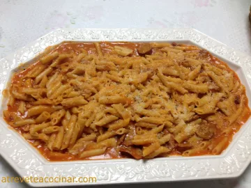 MACARRONES CON JAMÓN Y CHORIZO