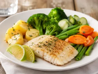 MENÚ COMPLETO DE PESCADO CON VERDURAS AL VAPOR