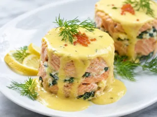 TIMBALES DE SALMÓN CON SALSA HOLANDESA