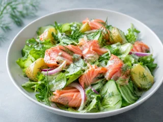 ENSALADA NÓRDICA DE SALMÓN CON ALIÑO DE ENELDO