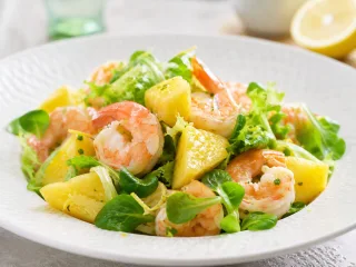 ENSALADA DE PIÑA Y LANGOSTINOS AL AROMA DE LIMÓN