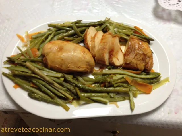PAPILLOTE DE POLLO A LA PIMIENTA CON VERDURAS Y CALDO