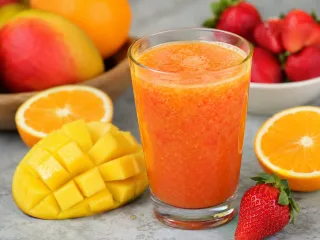 ZUMO INTEGRAL DE MANGO, NARANJAS Y FRESAS